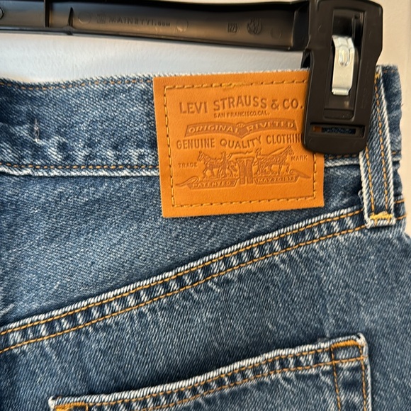 LEVI’S DAISY EMBROIDERED RIBCAGE SHORTS CUTOFF 26 - Picture 8 of 9